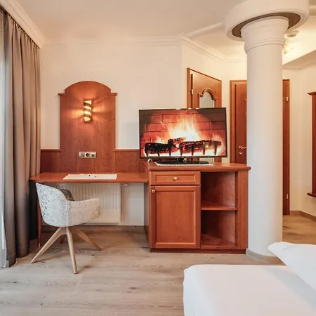 Alpenjuwel 4 Sterne Superior 턱스