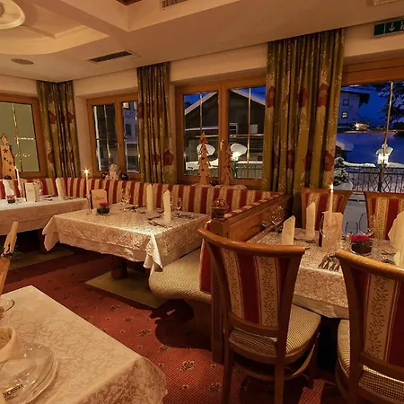 Alpenjuwel Jäger 4* Tux