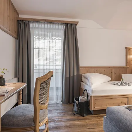Alpenjuwel 4 Sterne Superior Otel 4*