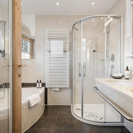 Alpenjuwel 4 Sterne Superior 4* トゥクス