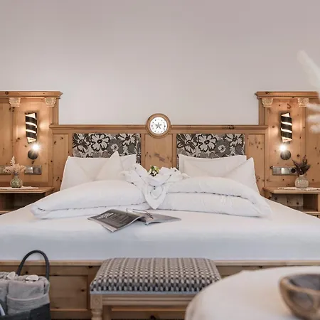 Alpenjuwel 4 Sterne Superior 4* トゥクス