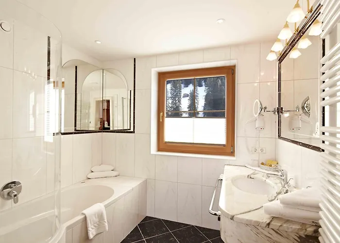 Alpenjuwel 4 Sterne Superior ホテル トゥクス