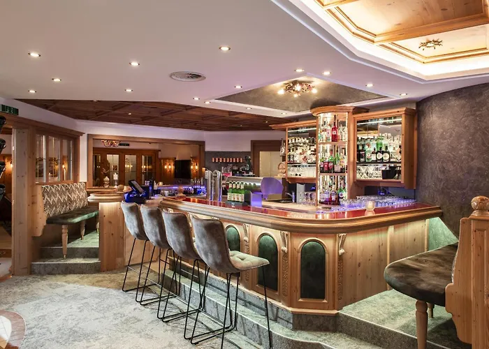 Alpenjuwel 4 Sterne Superior ホテル トゥクス