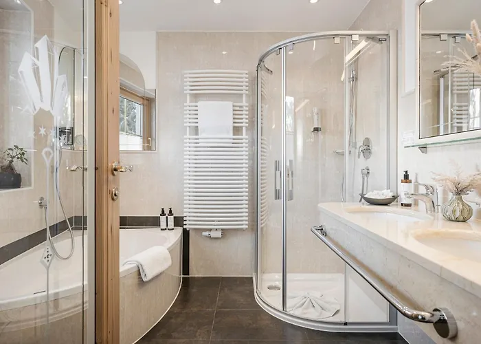 Alpenjuwel 4 Sterne Superior 4* トゥクス