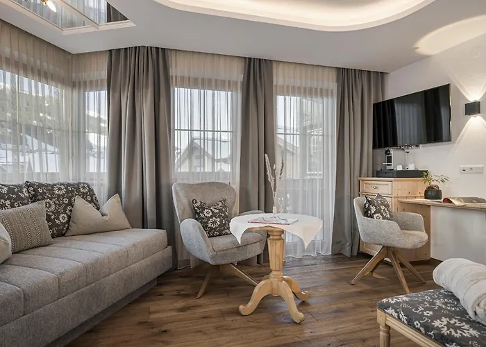 Alpenjuwel 4 Sterne Superior ホテル トゥクス