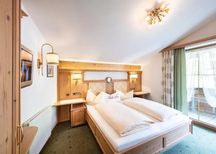 Alpenjuwel 4 Sterne Superior ホテル トゥクス